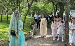 鲍毓明将开发布会回应质疑